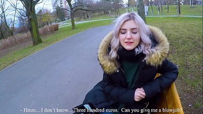 Egy idegen forró ondójának lenyelése pénzért - szopás a parkban Eva Elfie-től